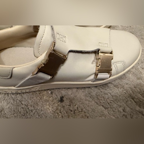 Brand new  Adidas shoes for women size 6 leather new - Picture 8 of 9